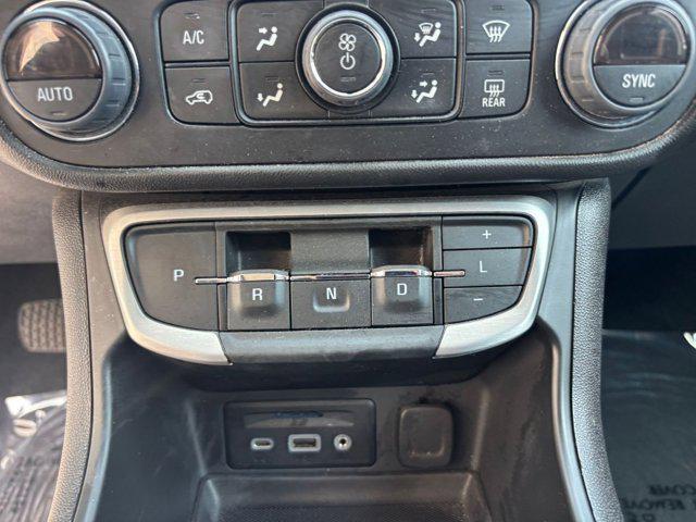 Photo of 2024 Summit White GMC Terrain