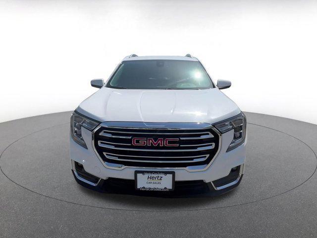 Photo of 2024 Summit White GMC Terrain