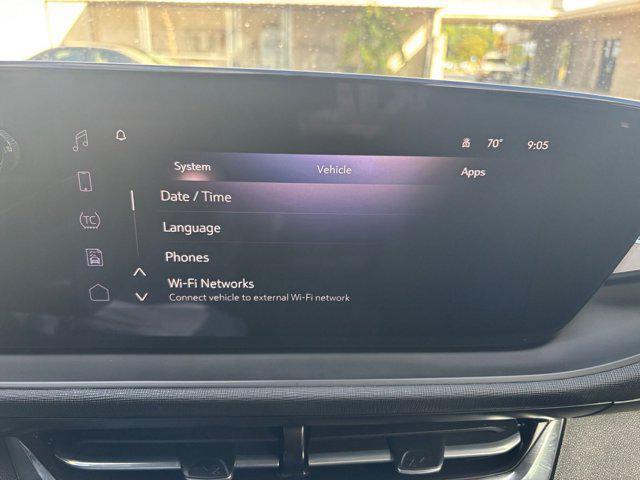 Photo of 2025 Summit White Buick Envista