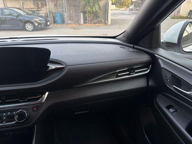 Photo of 2025 Summit White Buick Envista