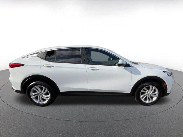 Photo of 2025 Summit White Buick Envista