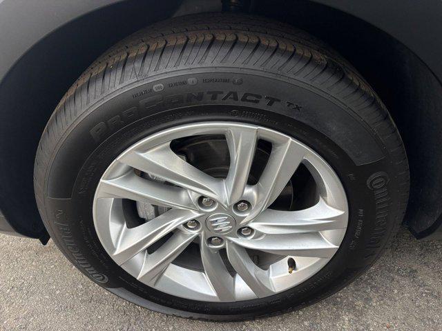 Photo of 2025 Summit White Buick Envista