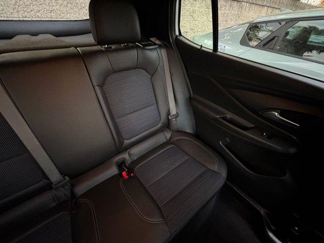 Photo of 2025 Summit White Buick Envista