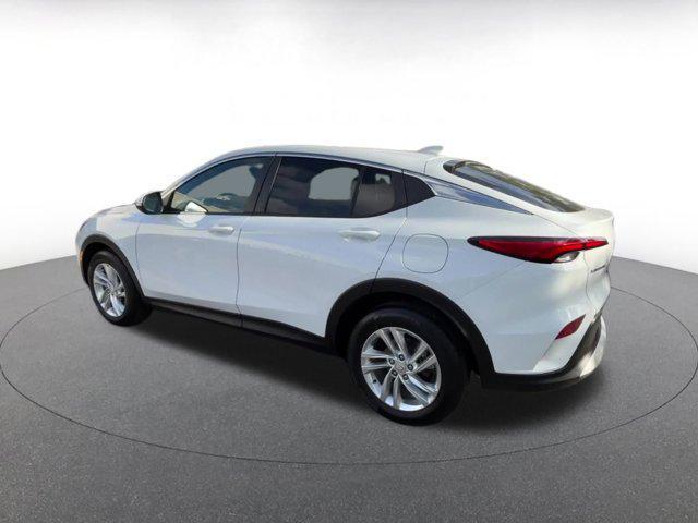 Photo of 2025 Summit White Buick Envista