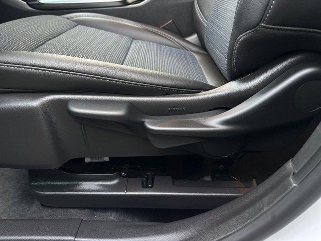Photo of 2025 Summit White Buick Envista