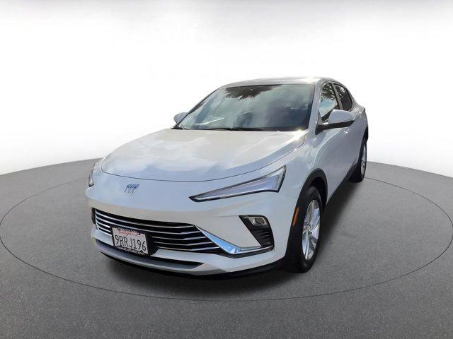 Photo of 2025 Summit White Buick Envista