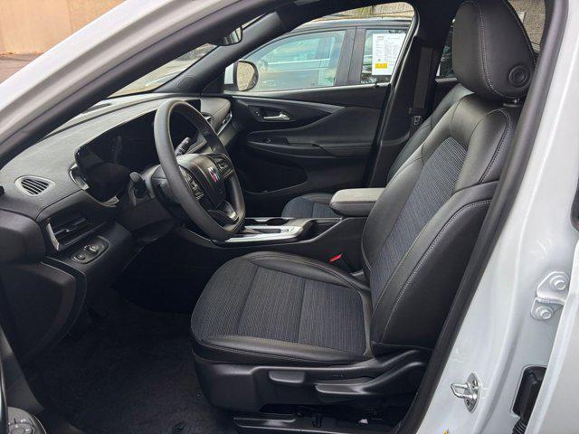 Photo of 2025 Summit White Buick Envista
