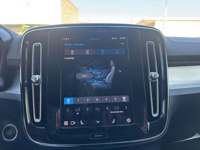 Photo of 2024 Gray Volvo XC40