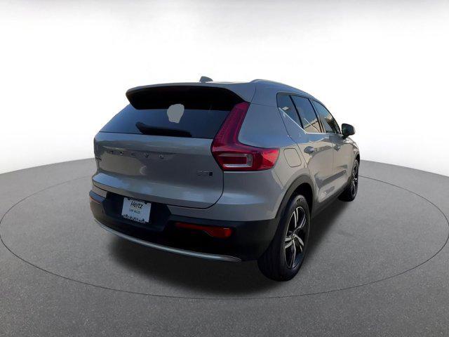 Photo of 2024 Gray Volvo XC40