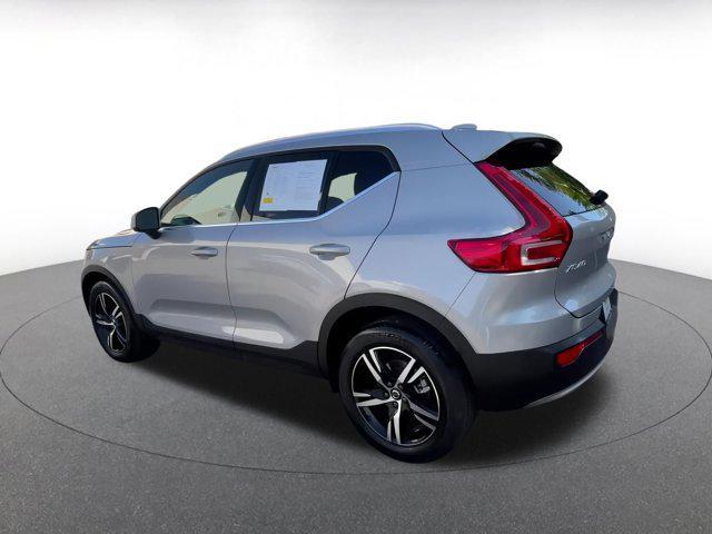Photo of 2024 Gray Volvo XC40