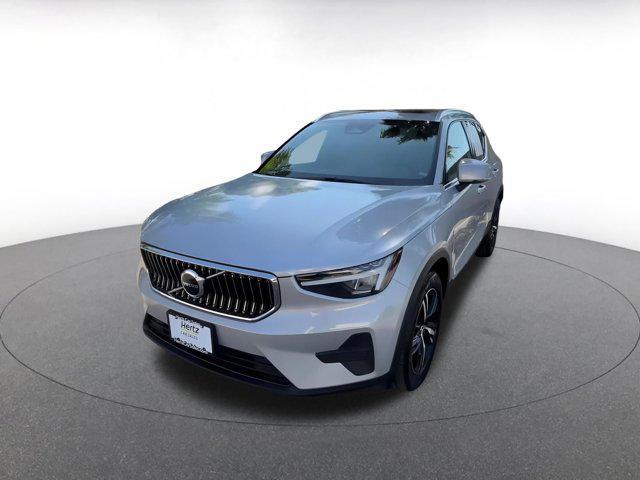 Photo of 2024 Gray Volvo XC40