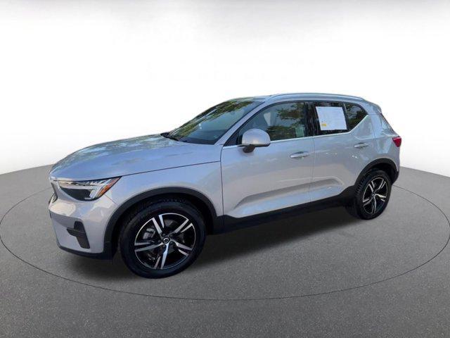 Photo of 2024 Gray Volvo XC40
