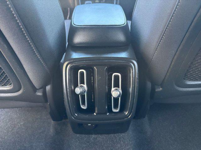 Photo of 2024 Gray Volvo XC40