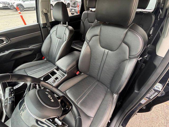 Photo of 2024 Ebony Black Kia Sorento