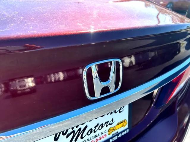 Photo of 2015 Burgundy Honda Civic