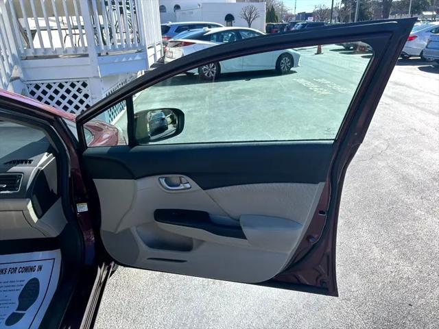 Photo of 2015 Burgundy Honda Civic