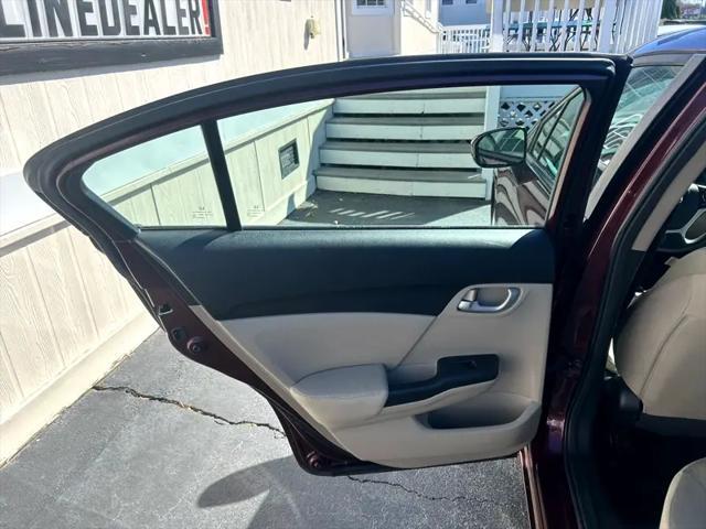 Photo of 2015 Burgundy Honda Civic