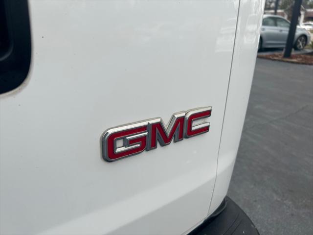 Photo of 2014 Summit White GMC Savana 1500