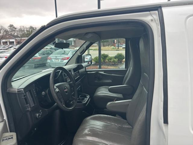 Photo of 2014 Summit White GMC Savana 1500