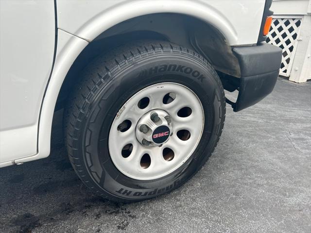 Photo of 2014 Summit White GMC Savana 1500
