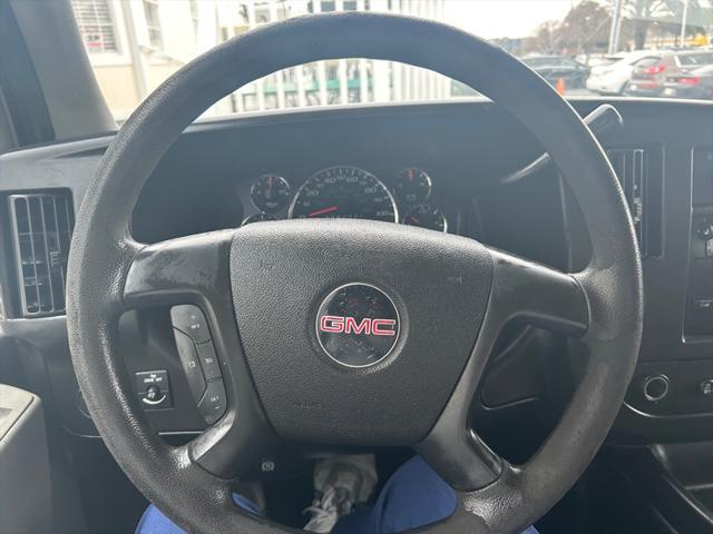 Photo of 2014 Summit White GMC Savana 1500