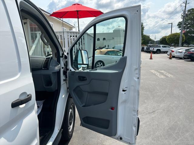 Photo of 2016 Oxford White Ford Transit-250
