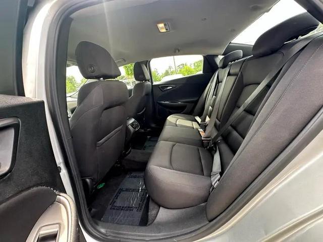 Photo of 2022 Silver Ice Metallic Chevrolet Malibu