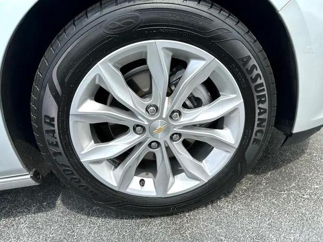 Photo of 2022 Silver Ice Metallic Chevrolet Malibu