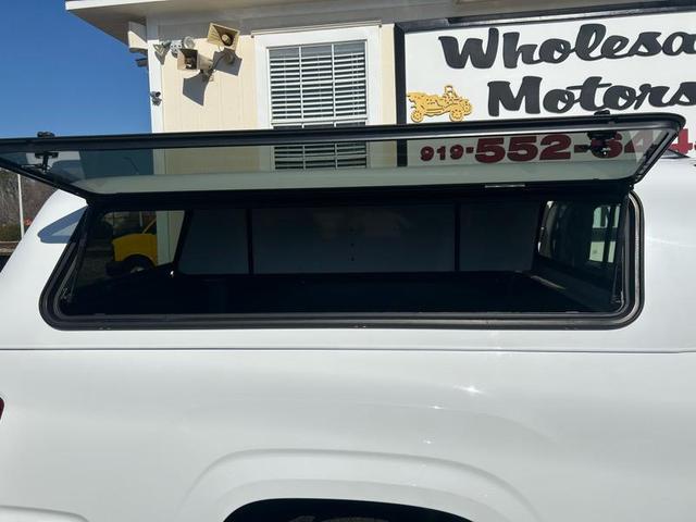 Photo of 2017 Super White Toyota Tacoma