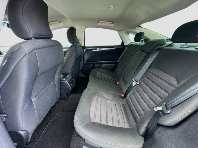 Photo of 2019 Oxford White Ford Fusion Hybrid