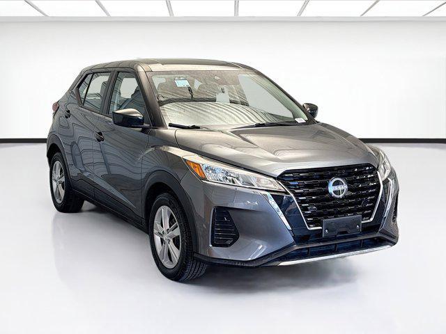 Photo of 2023 Gun Metallic Nissan Kicks
