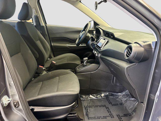 Photo of 2023 Gun Metallic Nissan Kicks
