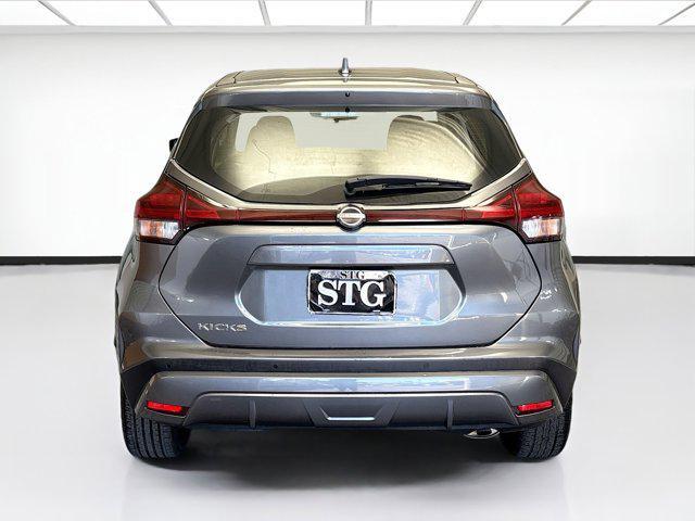 Photo of 2023 Gun Metallic Nissan Kicks
