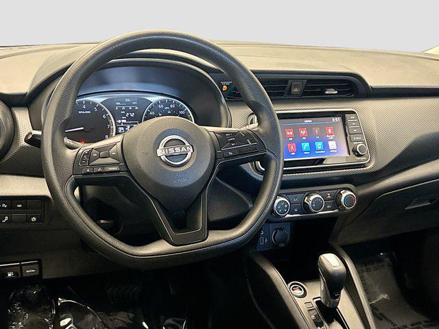 Photo of 2023 Gun Metallic Nissan Kicks