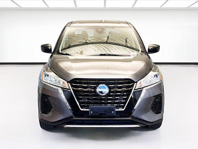 Photo of 2023 Gun Metallic Nissan Kicks