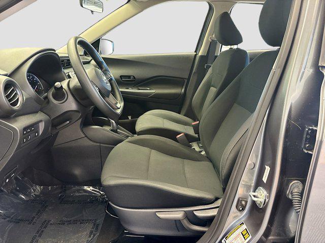 Photo of 2023 Gun Metallic Nissan Kicks