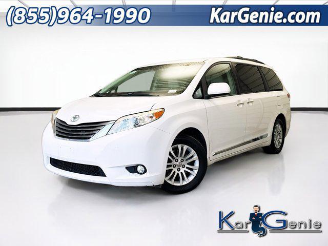 Photo of 2013 Super White Toyota Sienna