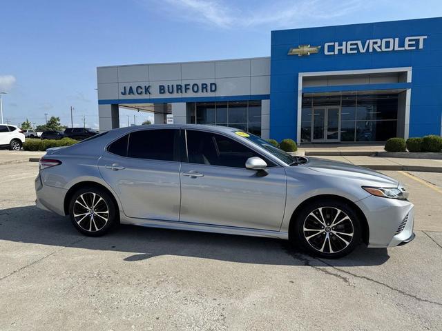 Photo of 2019 Celestial Silver Metallic Toyota Camry