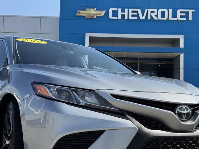 Photo of 2019 Celestial Silver Metallic Toyota Camry