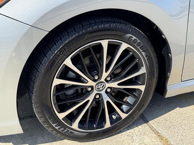 Photo of 2019 Celestial Silver Metallic Toyota Camry