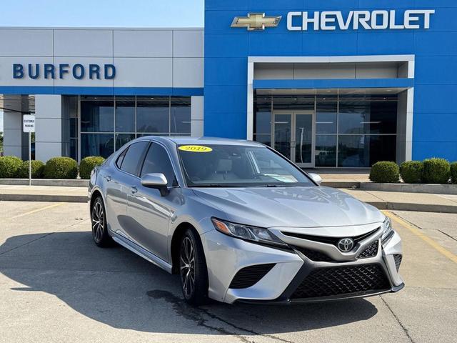 Photo of 2019 Celestial Silver Metallic Toyota Camry