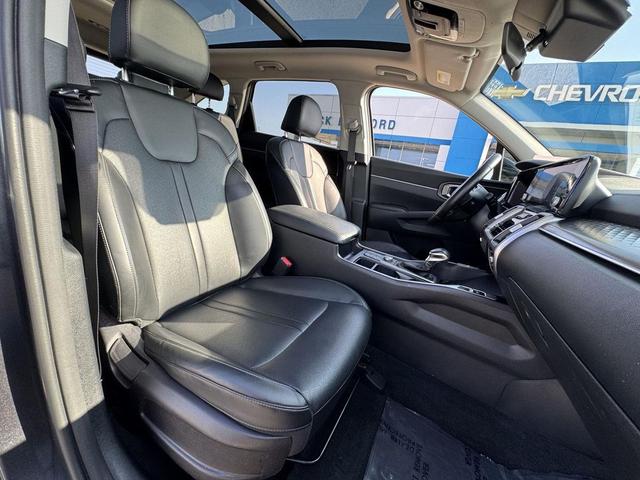 Photo of 2022 Gravity Grey Kia Sorento