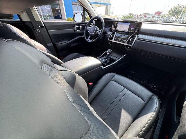 Photo of 2022 Gravity Grey Kia Sorento
