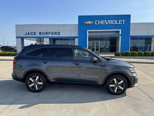 Photo of 2022 Gravity Grey Kia Sorento