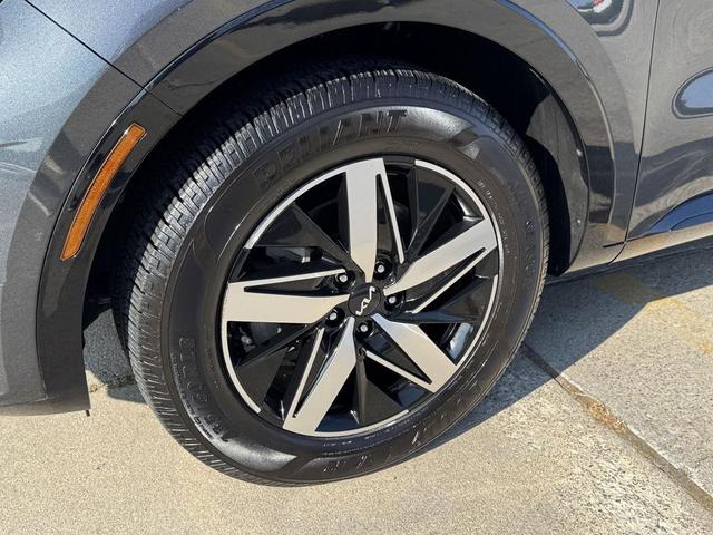 Photo of 2022 Gravity Grey Kia Sorento