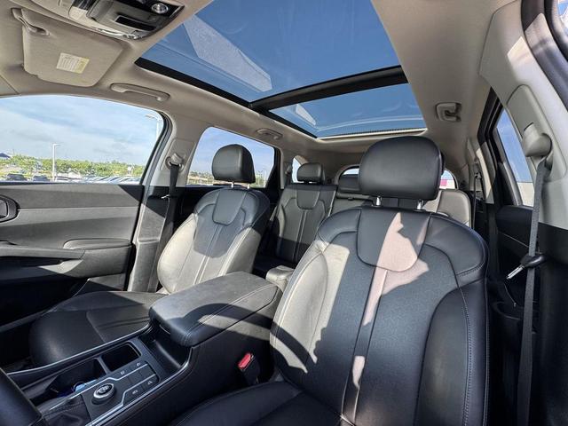 Photo of 2022 Gravity Grey Kia Sorento