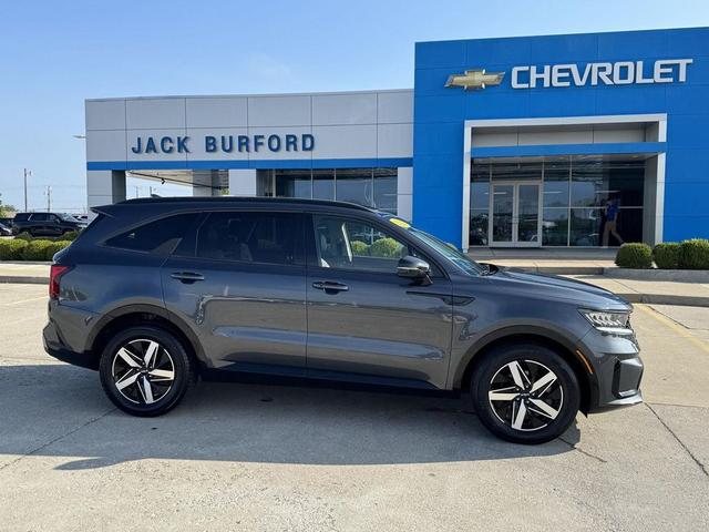 Photo of 2022 Gravity Grey Kia Sorento