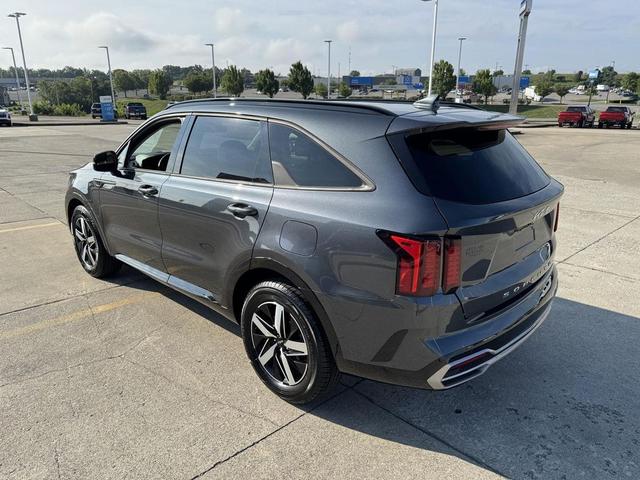 Photo of 2022 Gravity Grey Kia Sorento