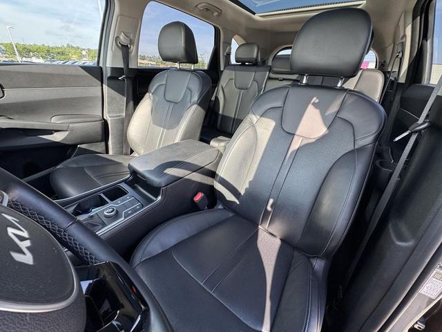 Photo of 2022 Gravity Grey Kia Sorento