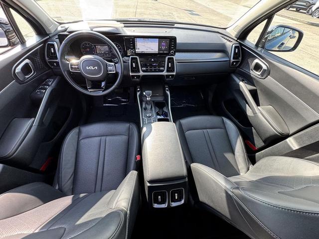 Photo of 2022 Gravity Grey Kia Sorento